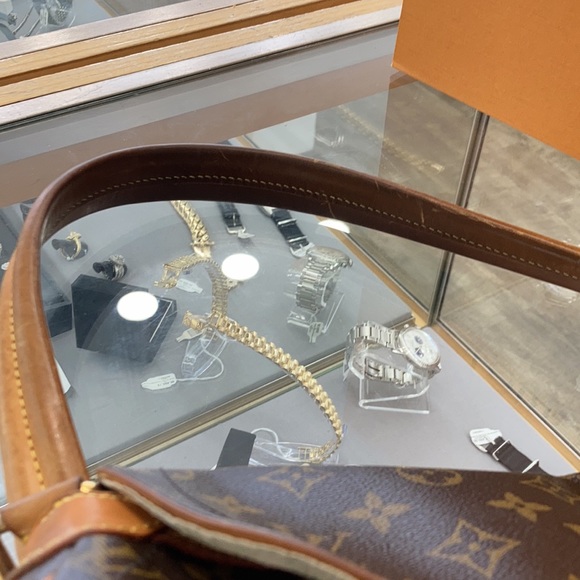 Louis Vuitton monogrammed Beverly handbag - Picture 4 of 12